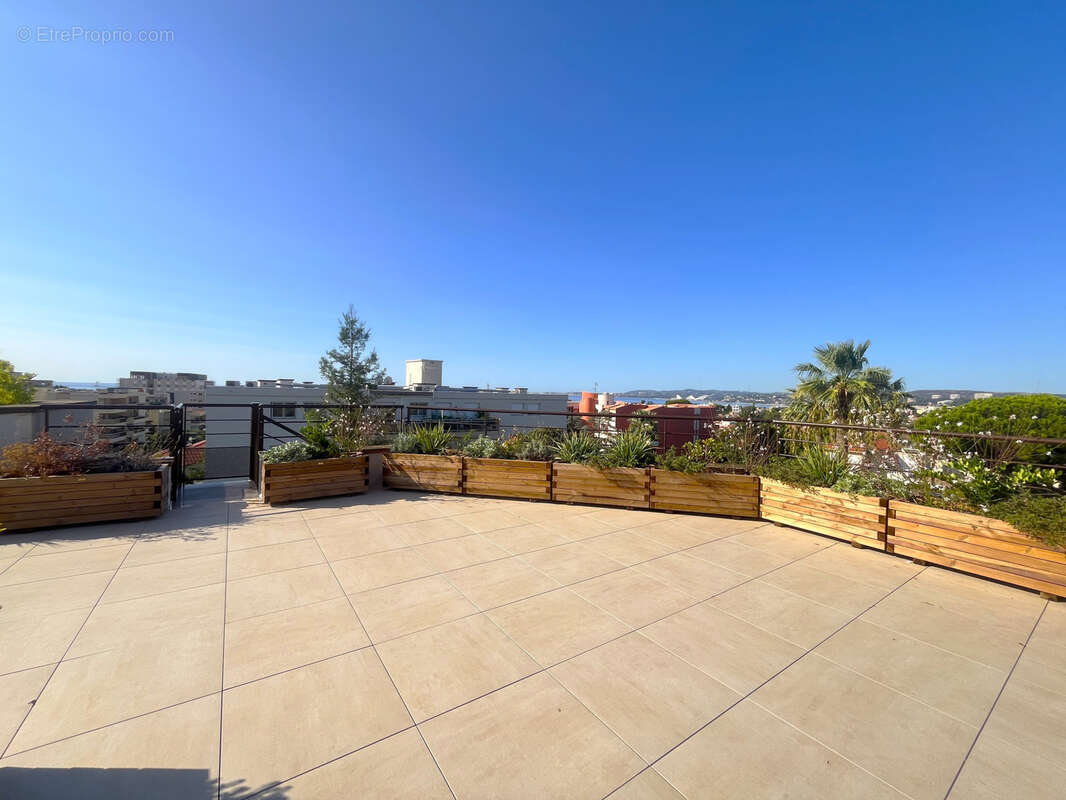 Appartement à SAINT-LAURENT-DU-VAR