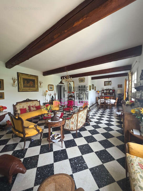 Maison 247 m² à Saint-Didier  - photo 4