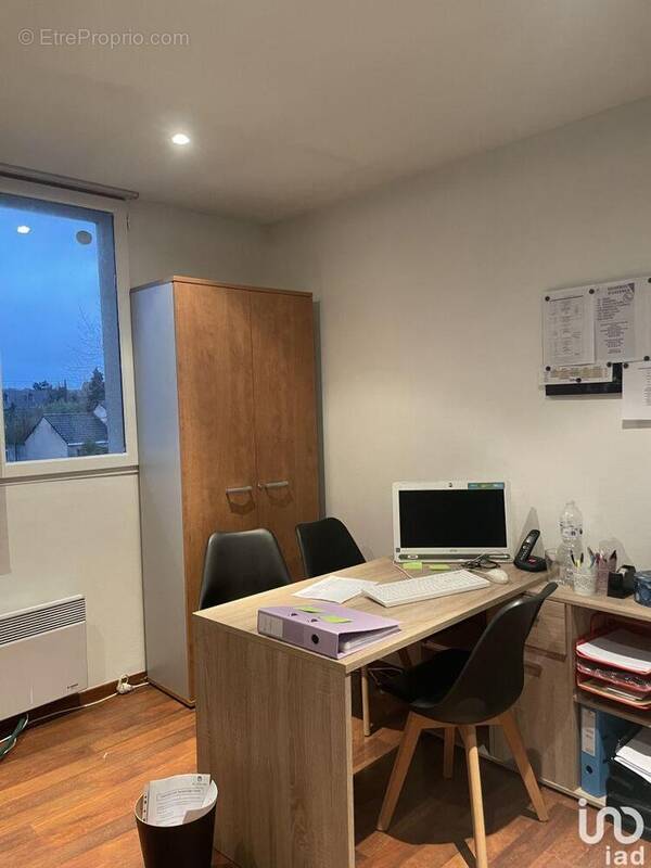 Photo 1 - Commerce à SECLIN