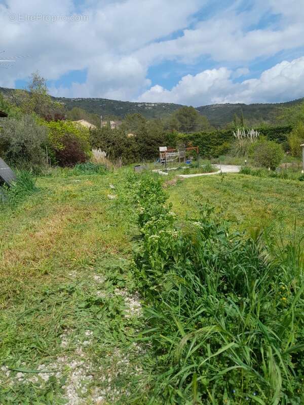 Terrain à PEYROLLES-EN-PROVENCE