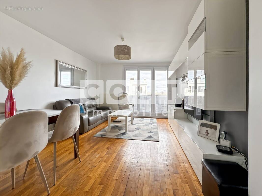 Appartement à COURBEVOIE