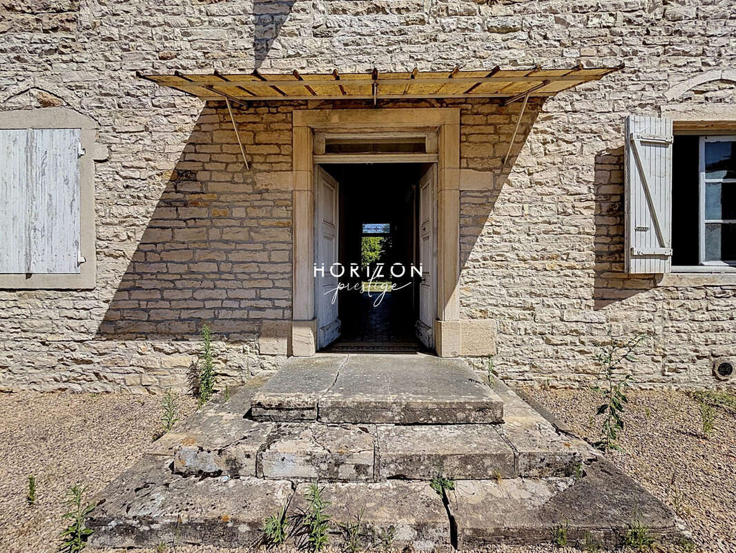 Maison 475 m² à Tournus  - photo 5