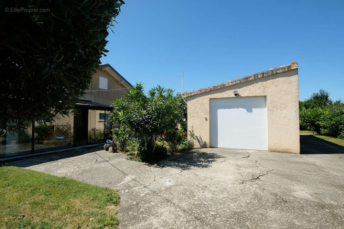 Maison familiale de 123 m² au sol sur 1 278 m² de terrain - photo 2