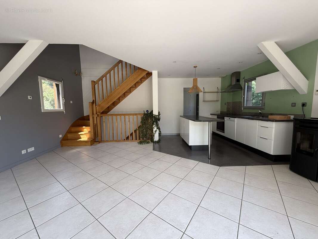 Maison 97 m² à Mercury  - photo 2