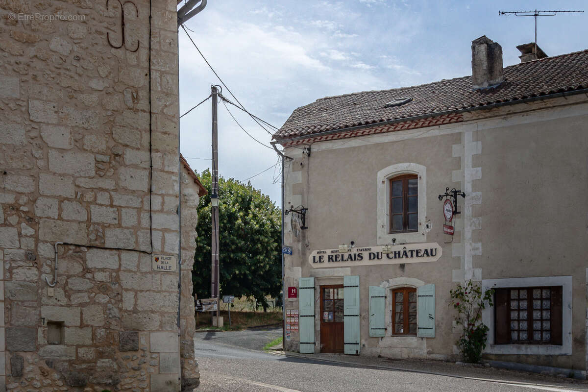 Propriété avec maison, piscine et ancien restaurant - photo 20