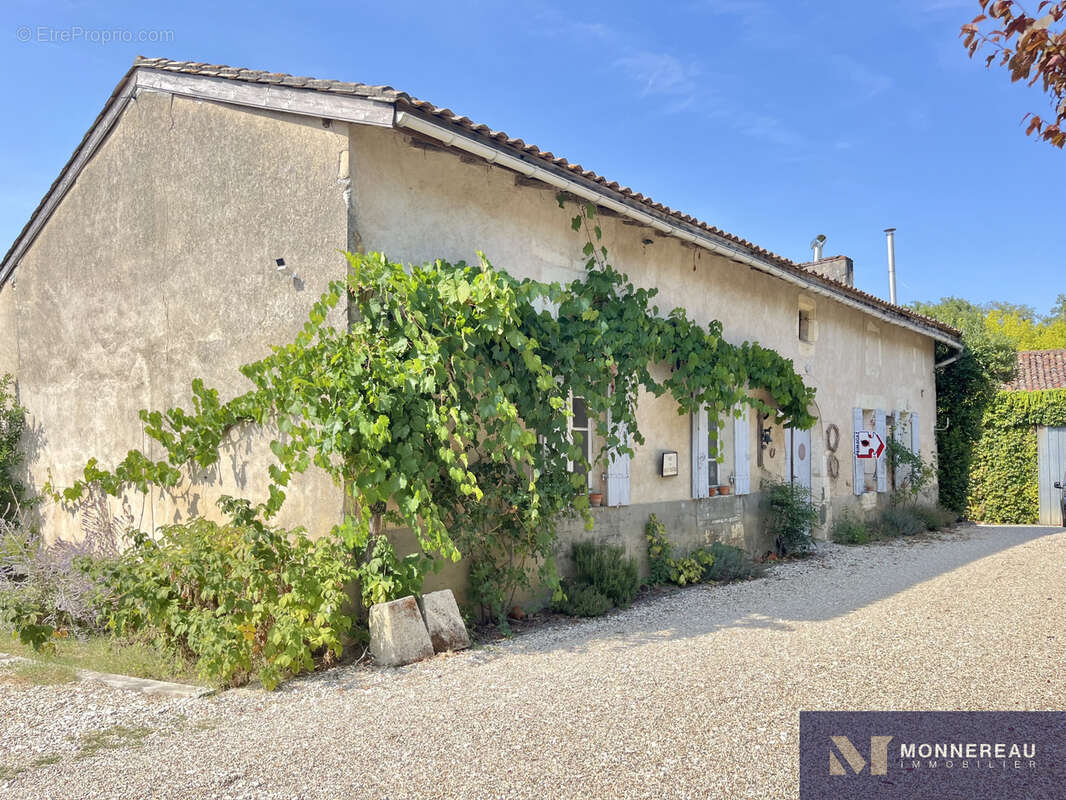 Maison à MONTGUYON