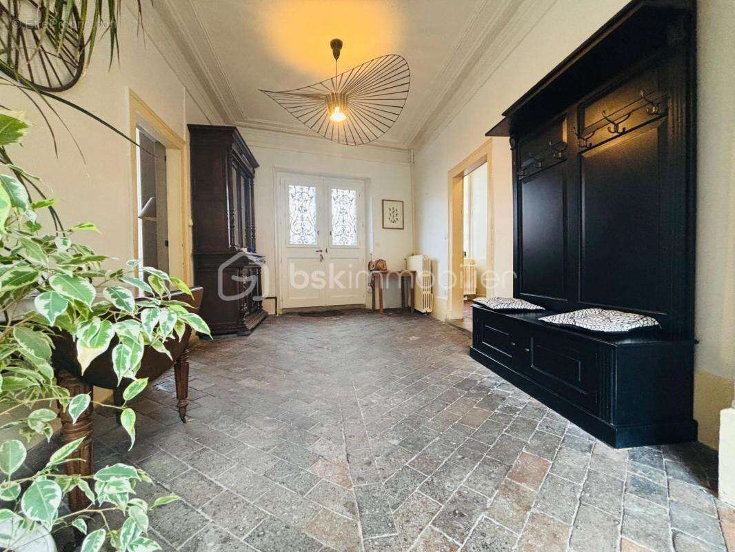 Maison à VILLENEUVE-SUR-YONNE