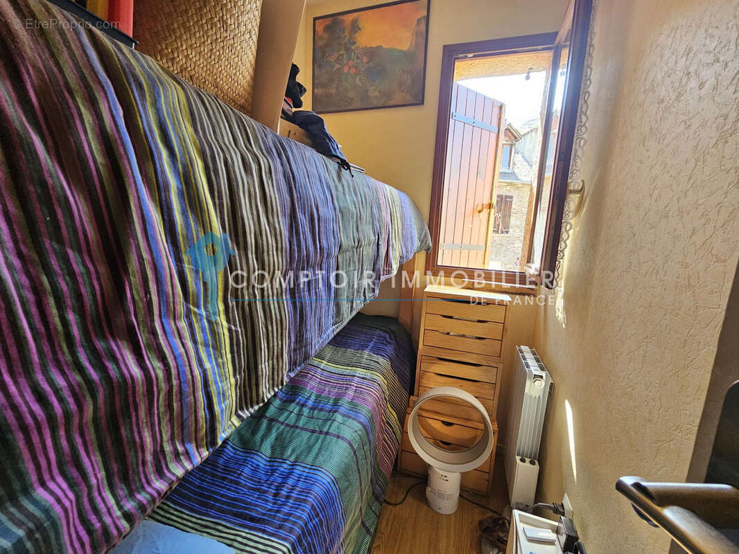 Dpt Haute-Garonne 31, Bagnères de Luchon 31110 - Studio cabine de 22 m2 avec place de parking - photo 4