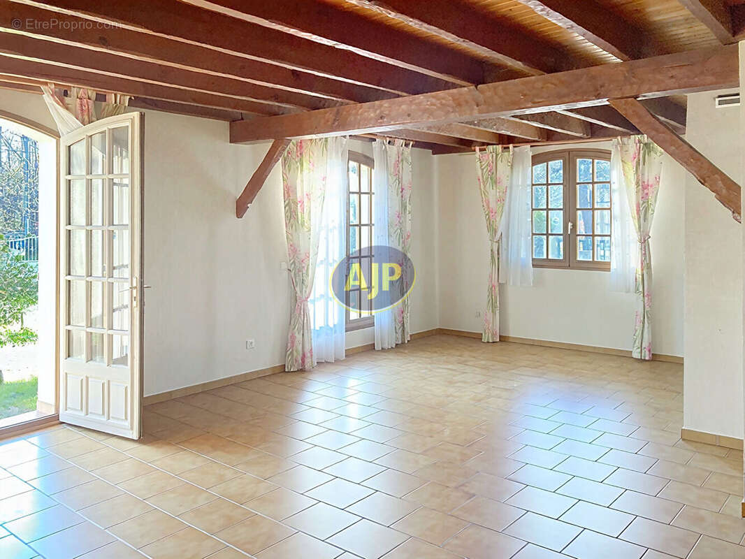 Maison à GRAYAN-ET-L'HOPITAL