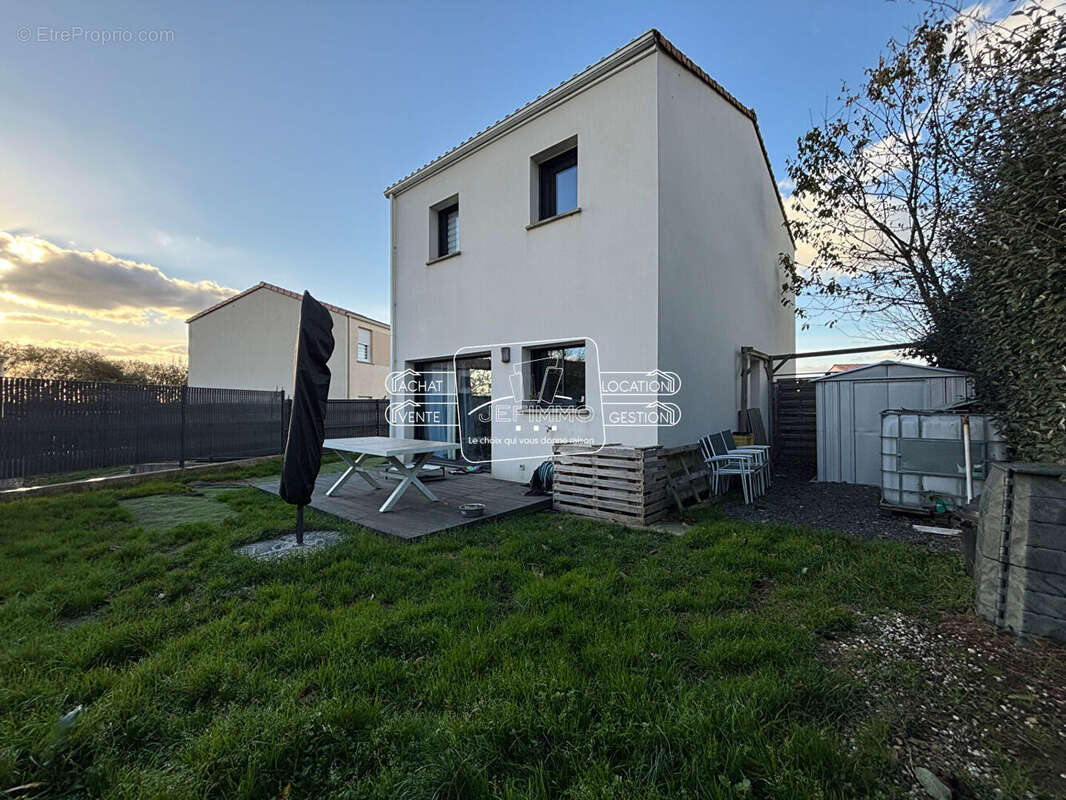 Maison à LA CHAPELLE-BASSE-MER