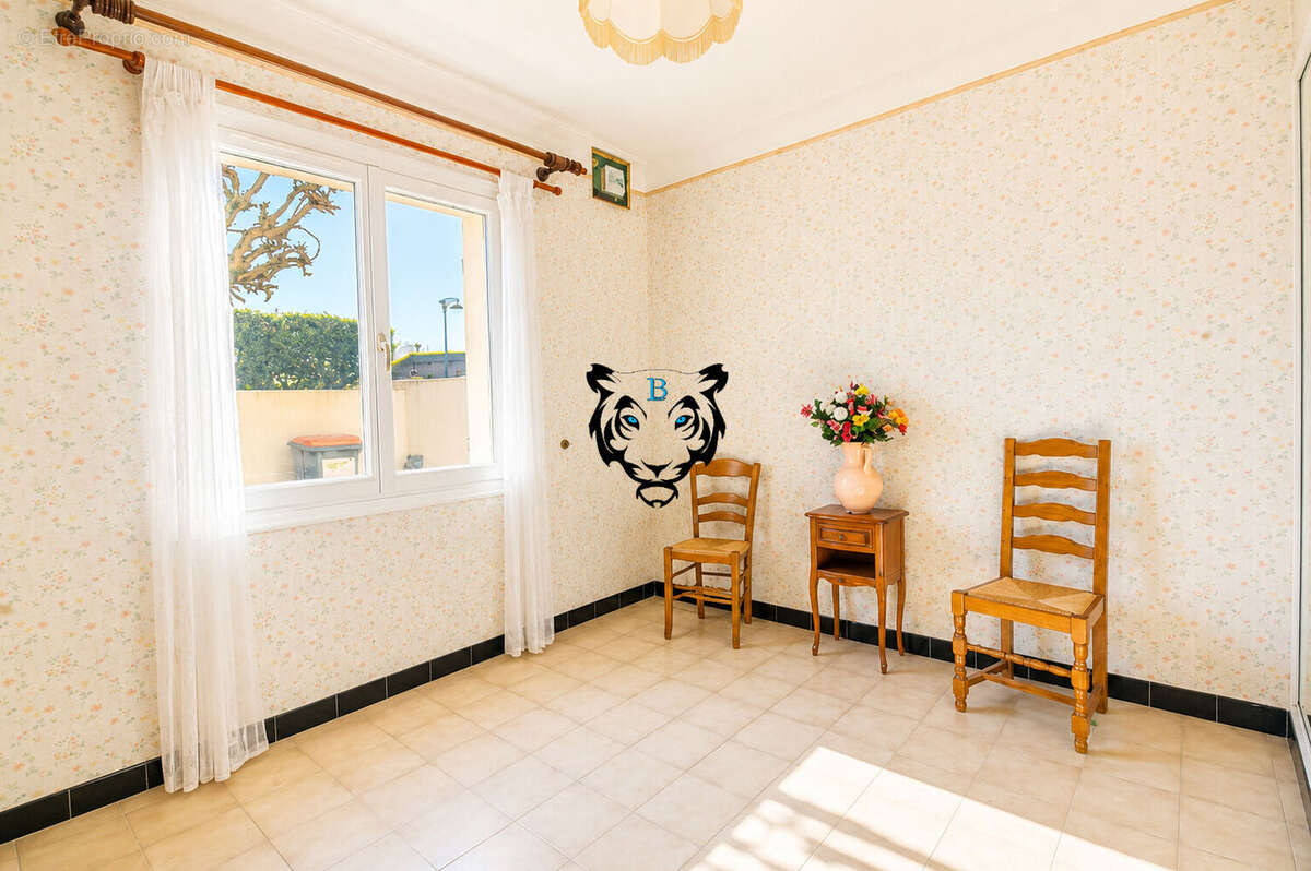 Maison à LE MUY