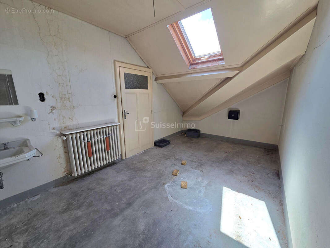 Appartement / plateau  t5 110 m² 89000 euros - photo 5