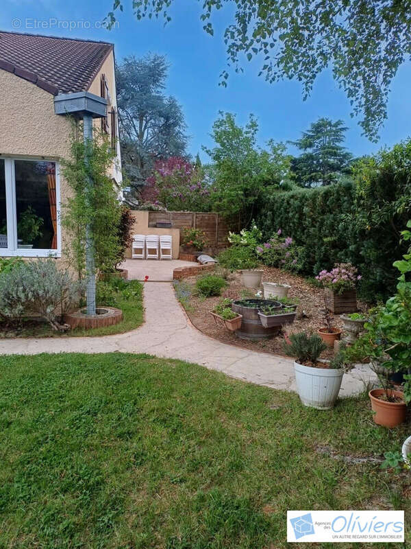 Maison à VOISINS-LE-BRETONNEUX