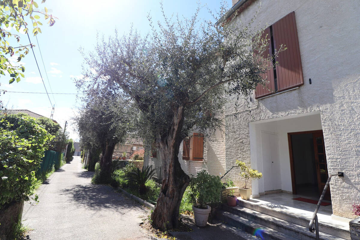 Appartement à MOUGINS