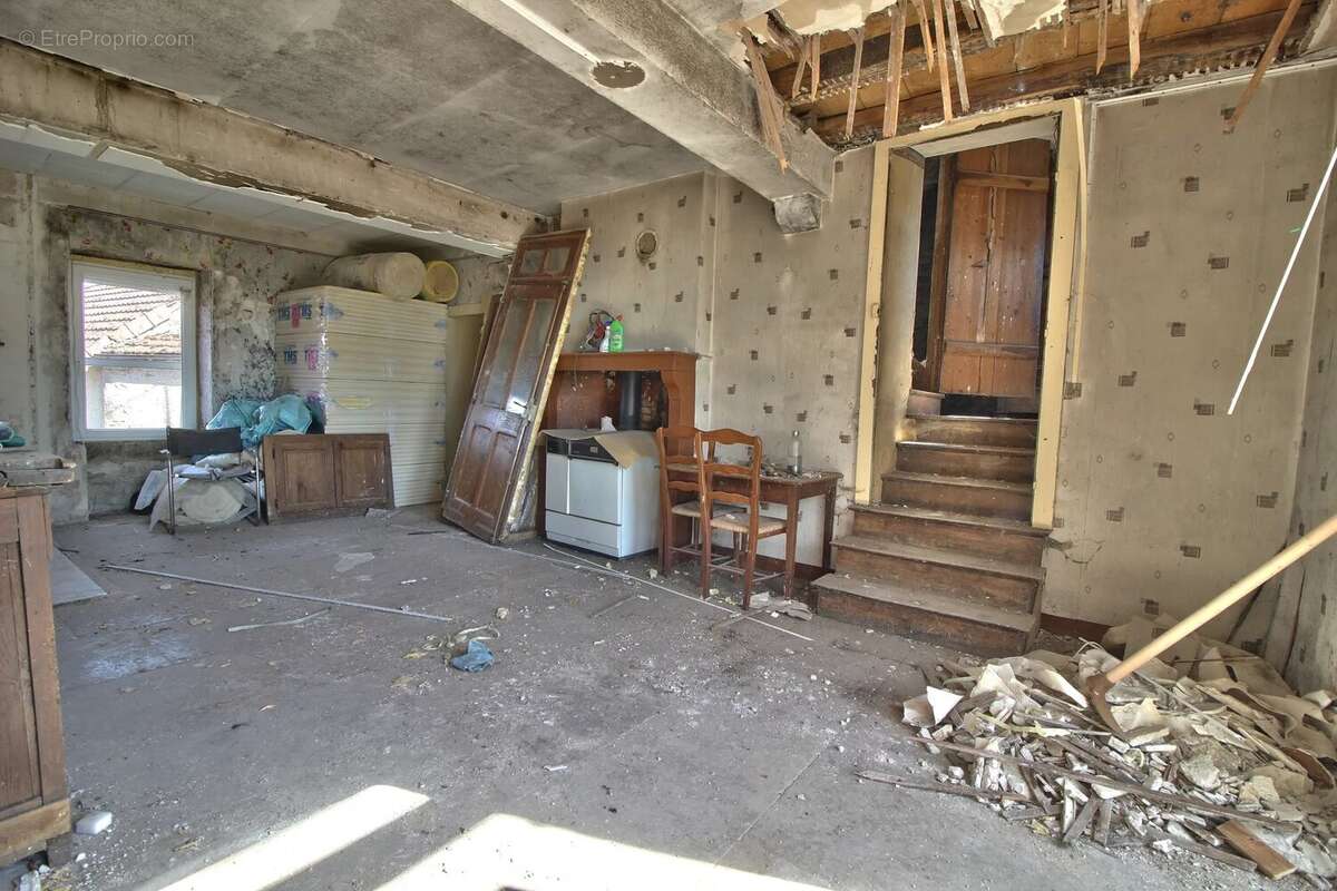 Maison de 86 m², à rénover - photo 3