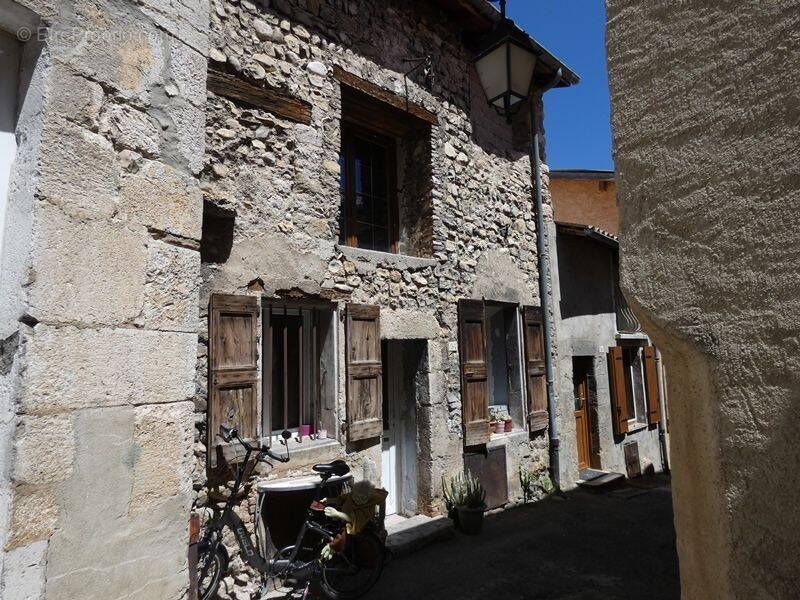 Maison à ASPRES-SUR-BUECH