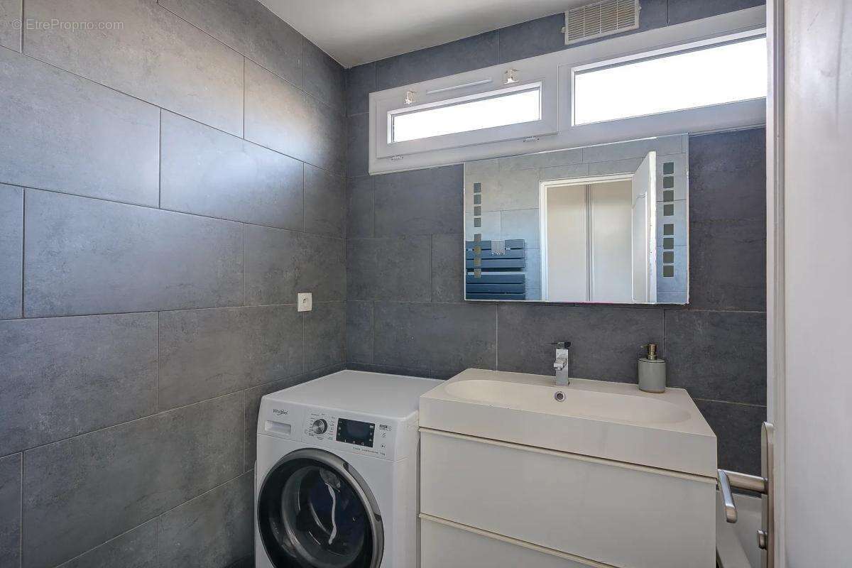Appartement à LA GARENNE-COLOMBES
