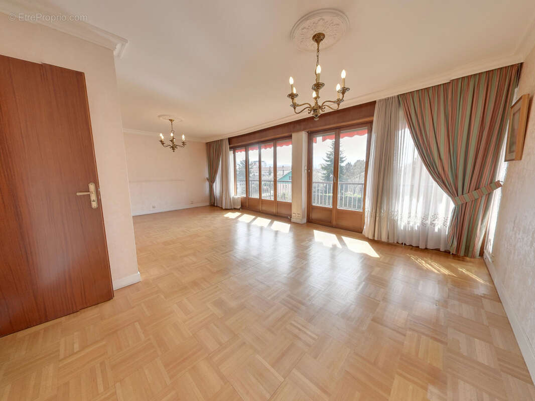 Beau 5 pieces + cuisine de 110m2 avec 3 chambres et sejour double echirolles domaine jean jaures - photo 3