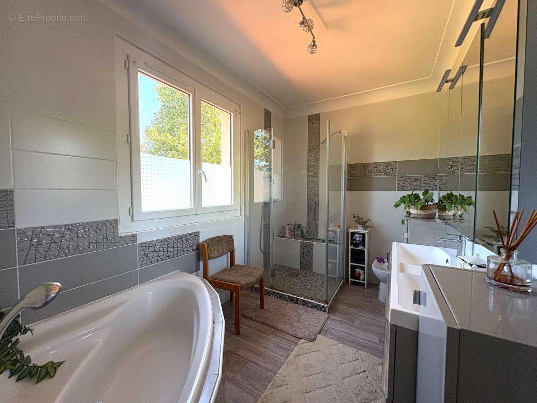 Maison à vendre 6 pièces 235m2 avec dépendance Proche MONT-DE-MARSAN (40) - photo 12
