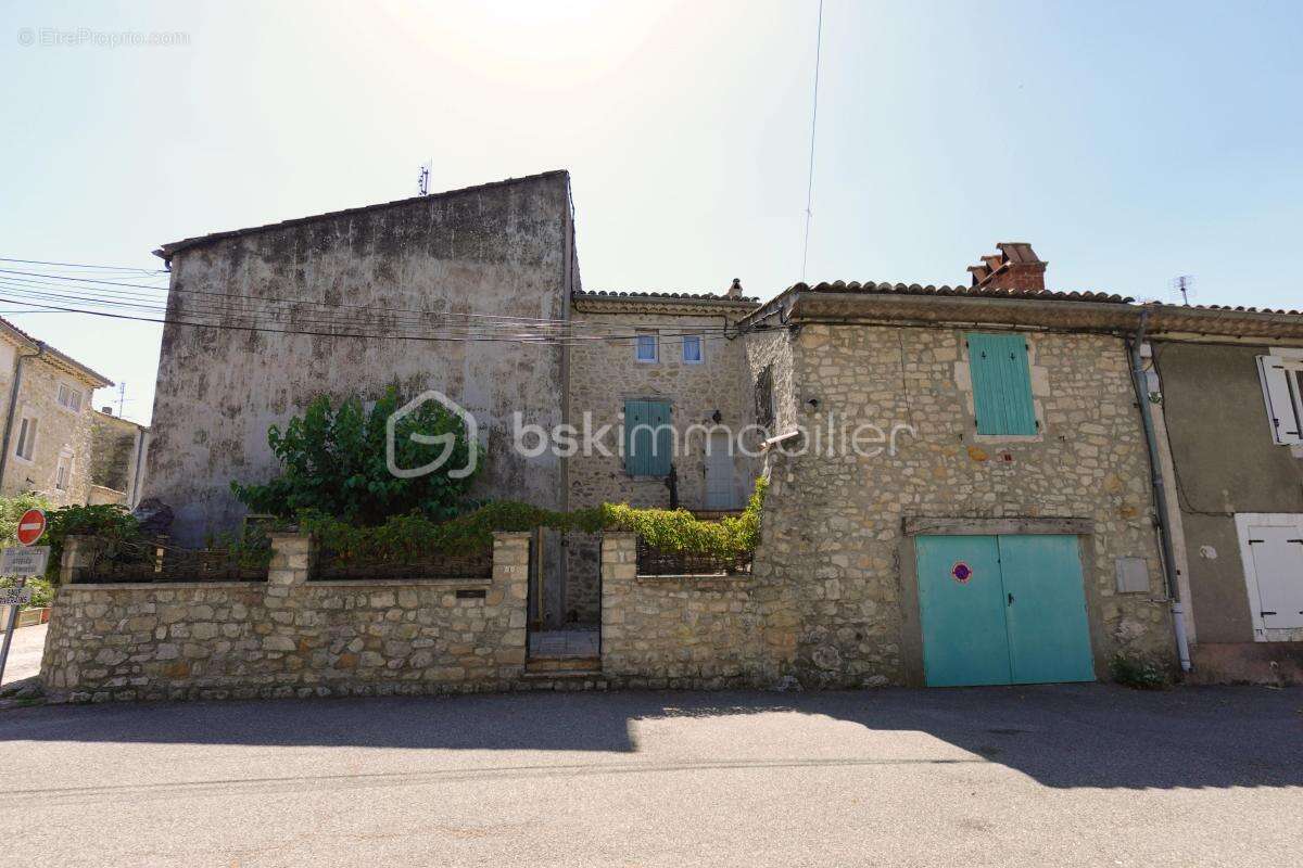 Maison de village avec cour arborée, garage et cave - photo 3
