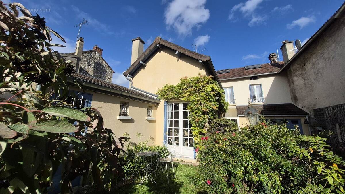 Maison à AULNAY-SUR-MAULDRE