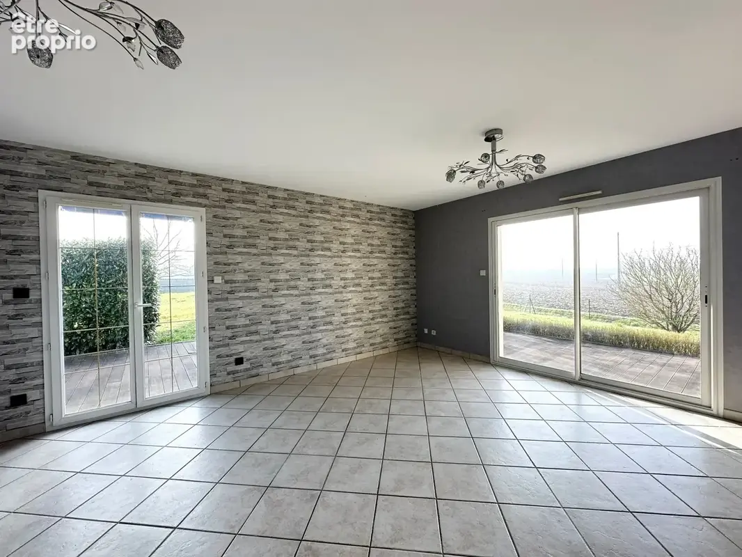 Maison 104 m² à Marsonnas  - photo 6