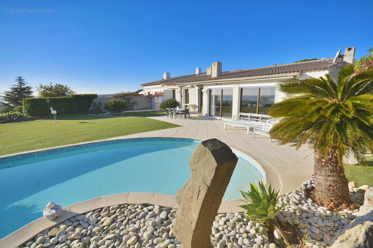 Maison à VILLENEUVE-LOUBET