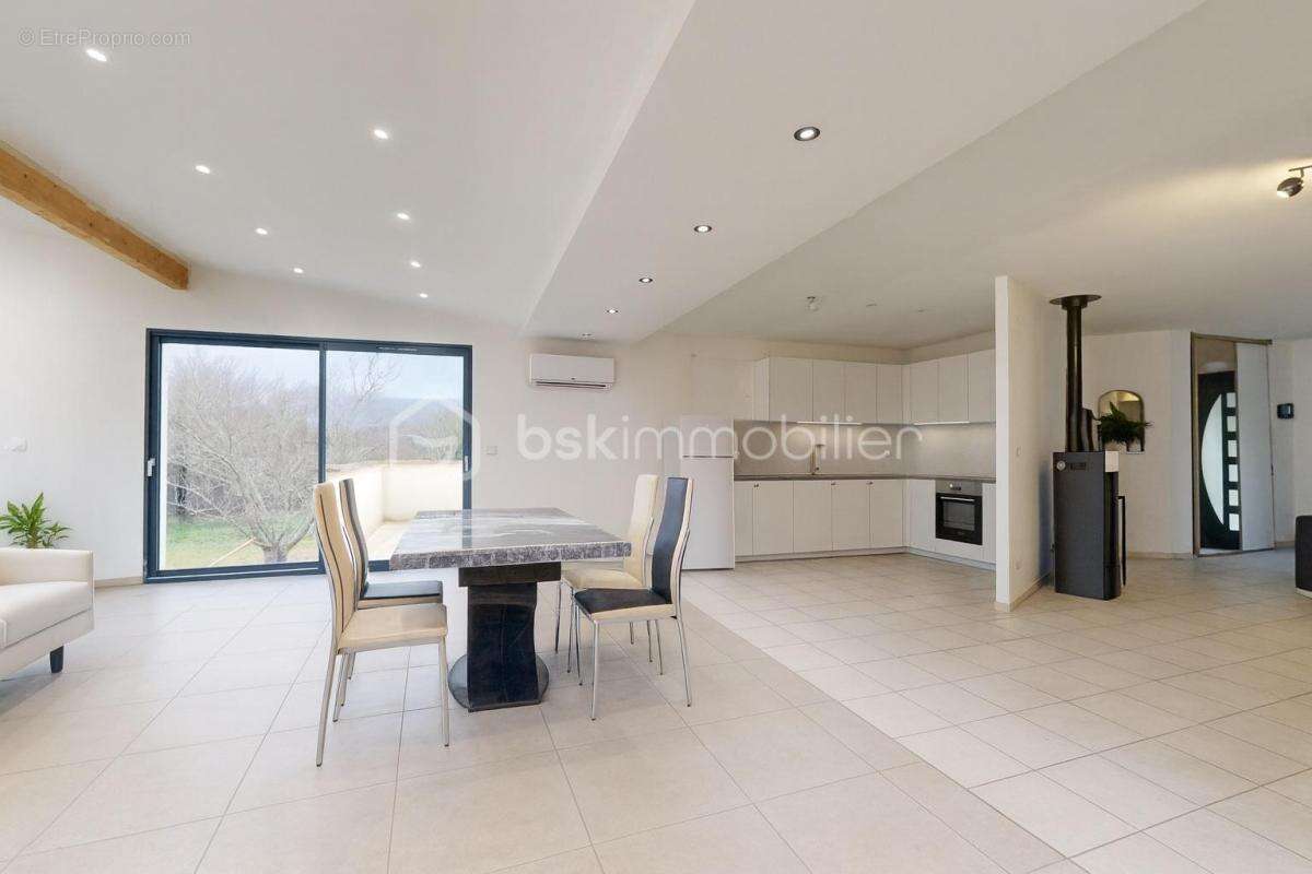 Maison à BONNAC-LA-COTE