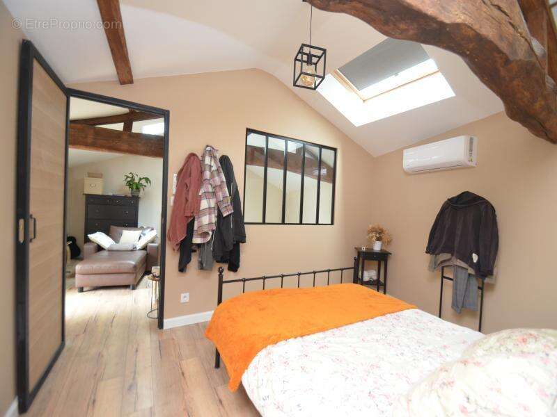 Maison 252 m² à Saint-Germain-Du-Puch  - photo 6