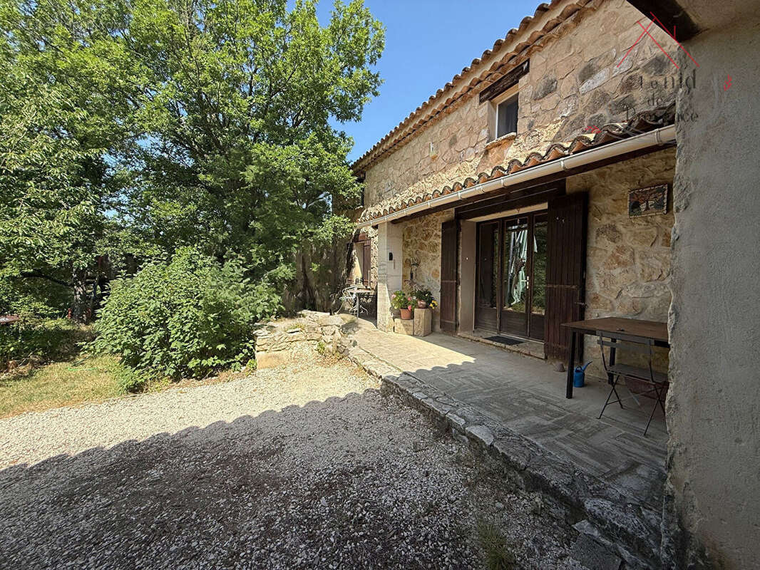 Maison à VENASQUE