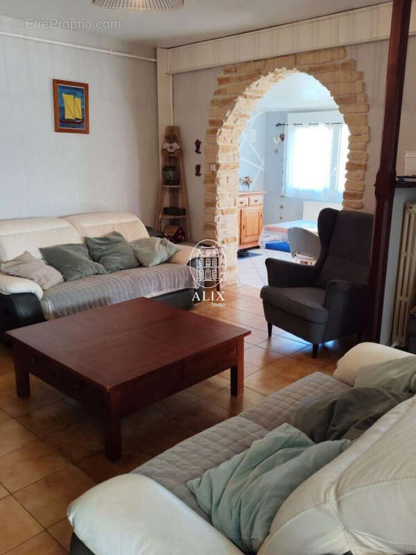 Maison à SAINT-JEAN-FROIDMENTEL