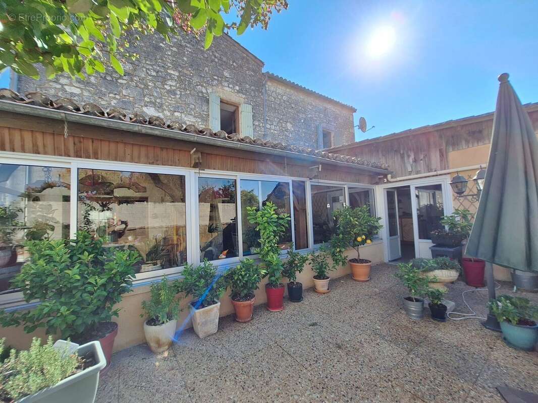 Maison 263 m² à Issigeac  - photo 2