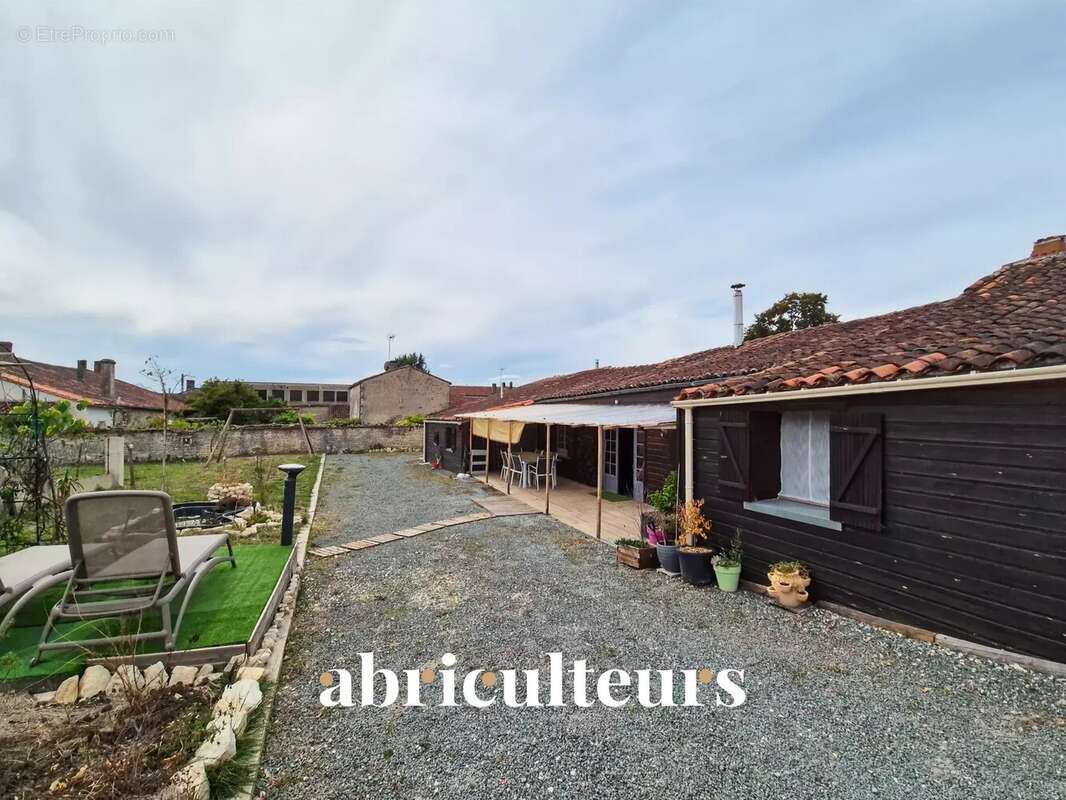 Maison à BRIE-SOUS-MATHA