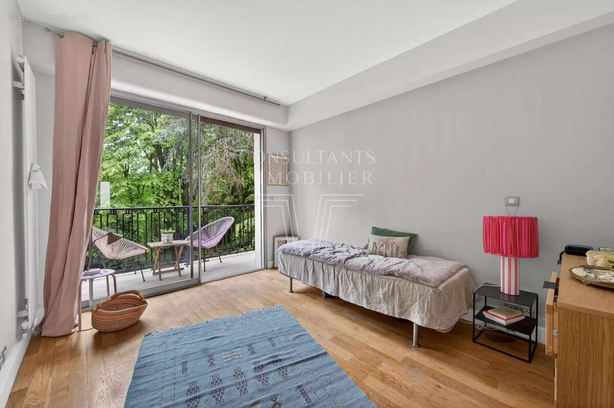 Appartement à NEUILLY-SUR-SEINE