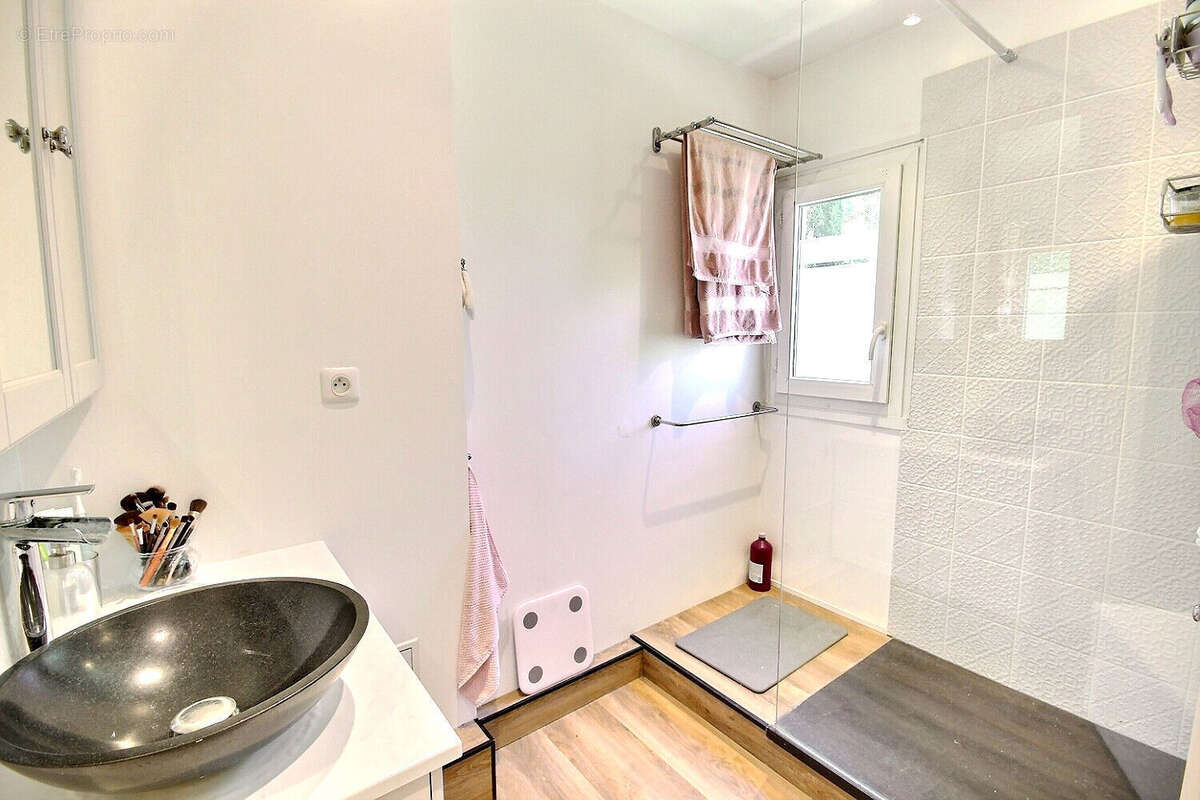 Appartement à FRESNES