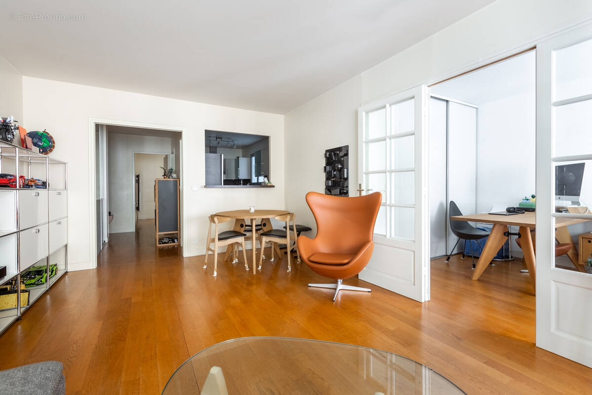 Appartement à COURBEVOIE