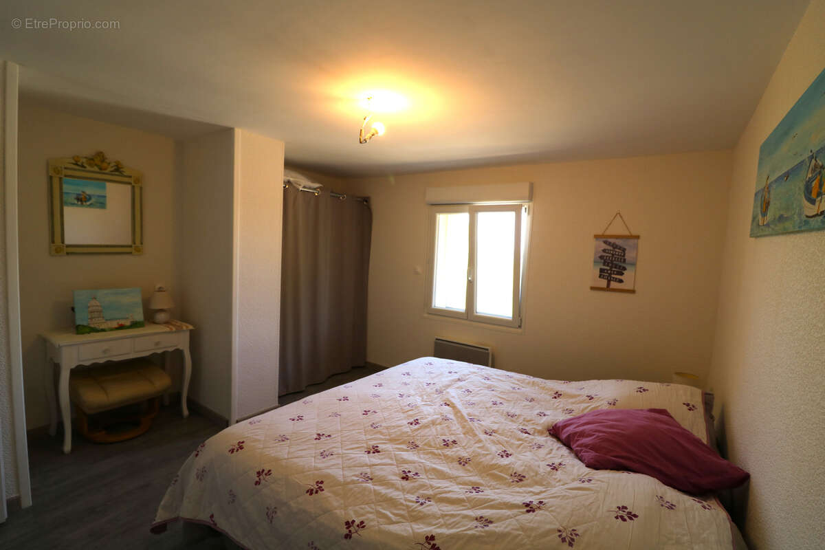 Très Belle Maison de Village entièrement rénovée sur terrain arboré, grandes dépendances, 2297m2 de terrain - photo 28