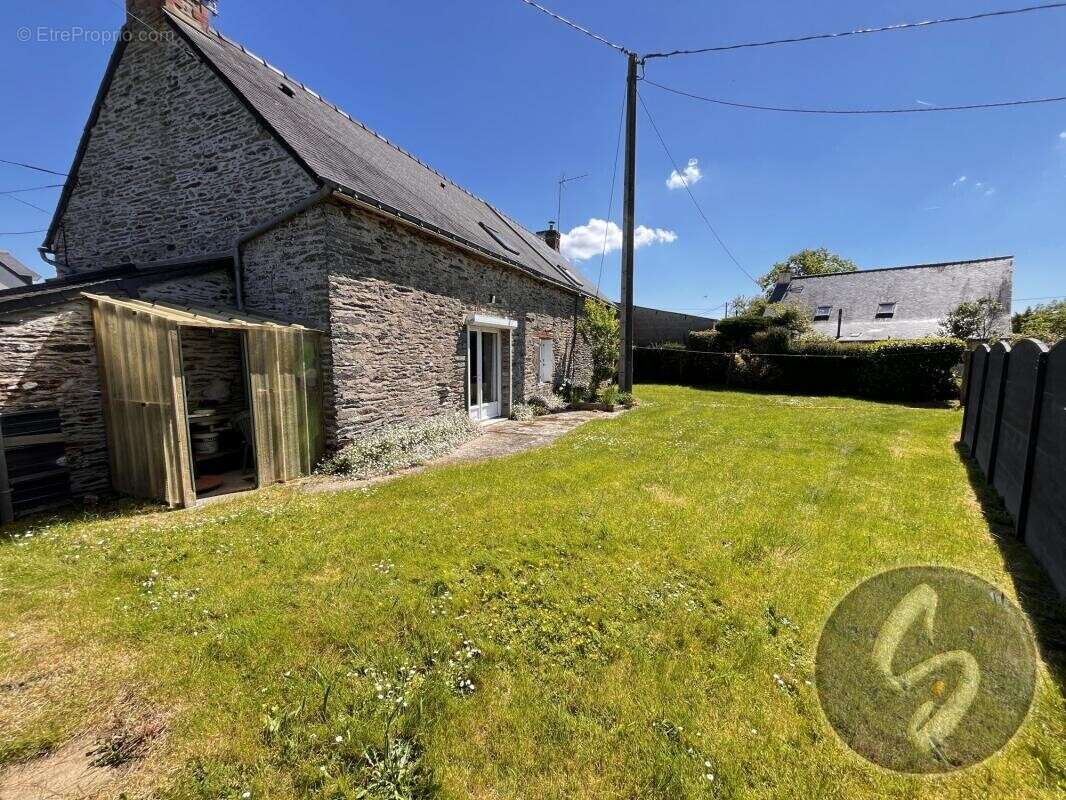 Maison de charme avec dépendances et fort potentiel - Proche - photo 22