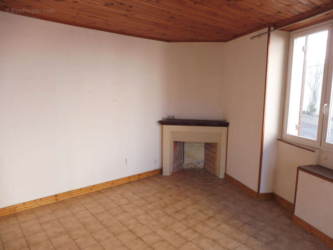 Maison à SAINT-VINCENT-DE-CONNEZAC