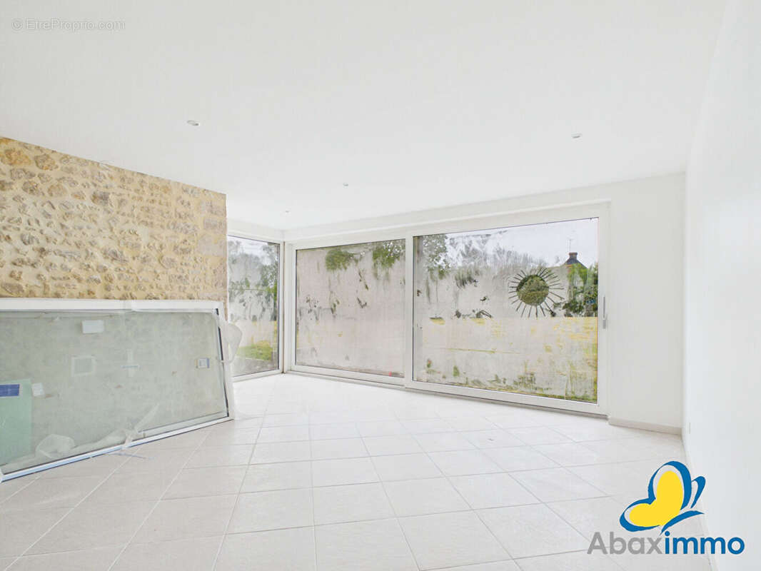 Maison en pierre rénovée avec beau terrain! - photo 4