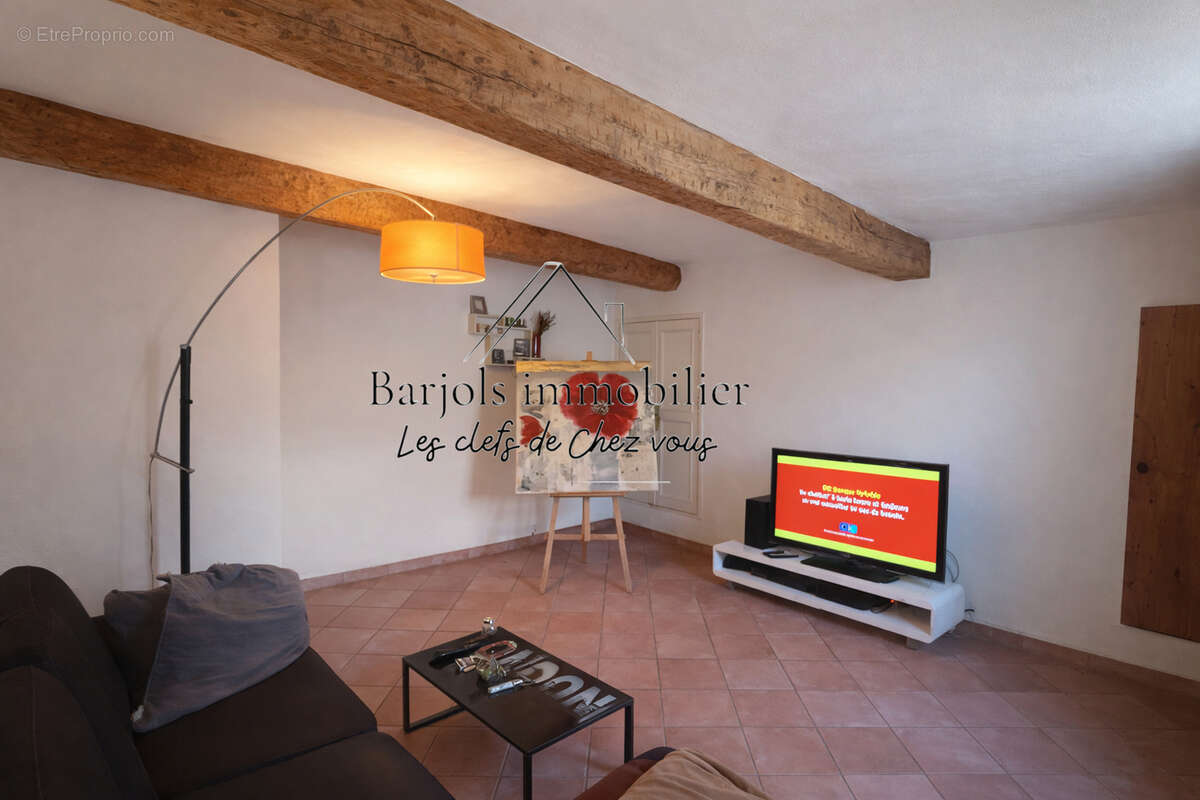 Appartement à VARAGES