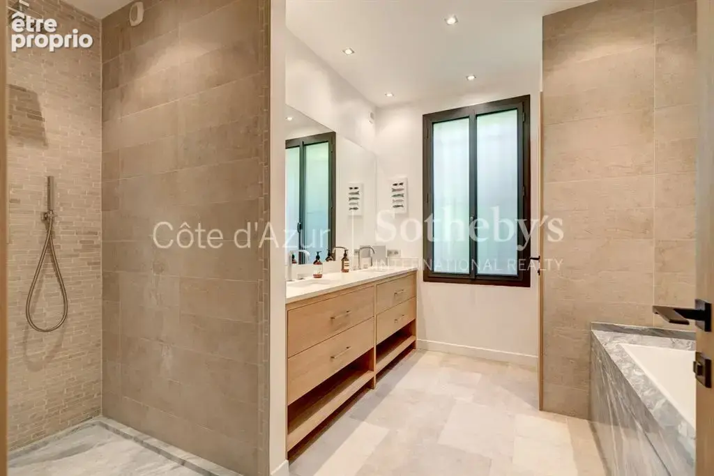 Cannes Californie villa contemporaine rénovée avec piscine chauffée et jardin paysager - photo 15
