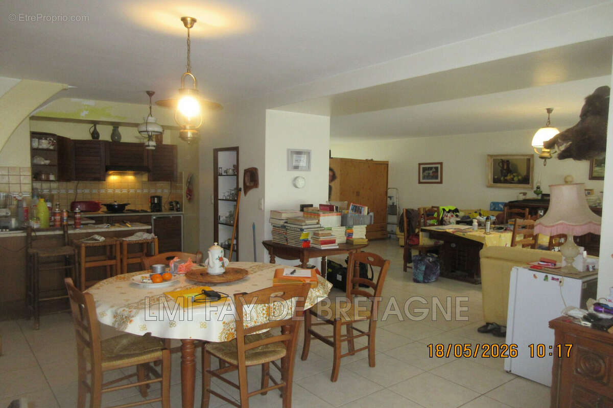 Maison 169 m² à Saint-Etienne-De-Montluc  - photo 3