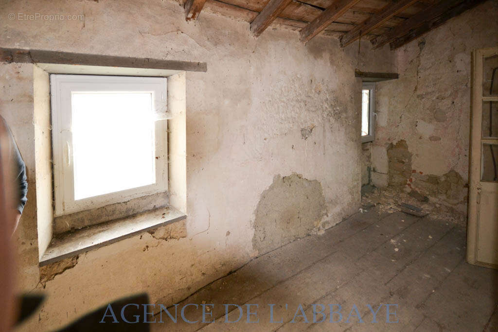 Maison à SAINT-JEAN-D'ANGELY