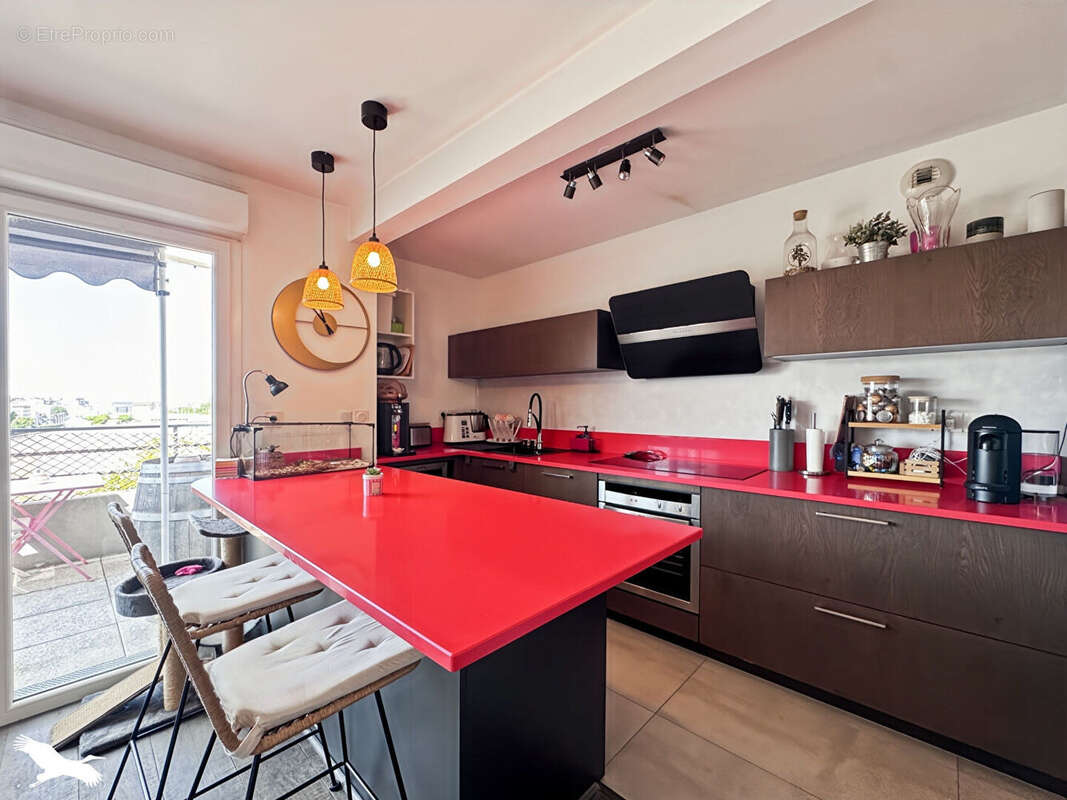 Appartement  Marseille T4 de 84 m² avec terrasse de 35 m² - Dernier étage - photo 5