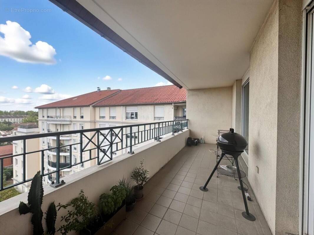   - Appartement à LYON-7E