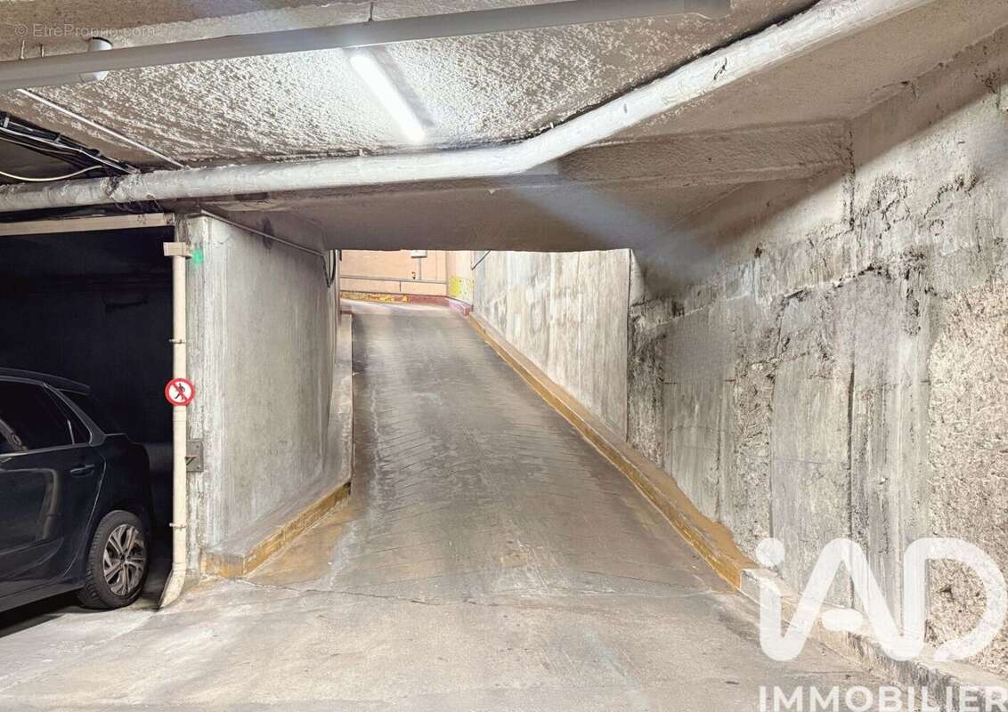 Photo 3 - Parking à PARIS-10E