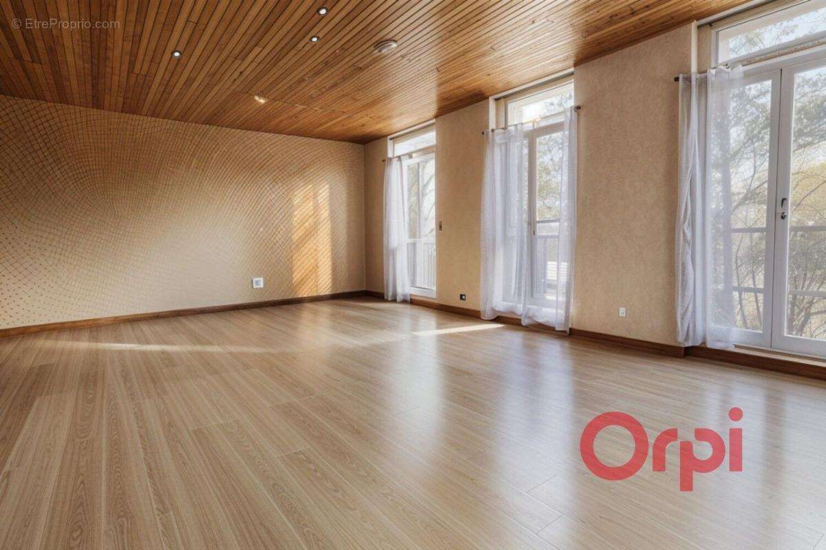 Appartement à MARSEILLE-7E
