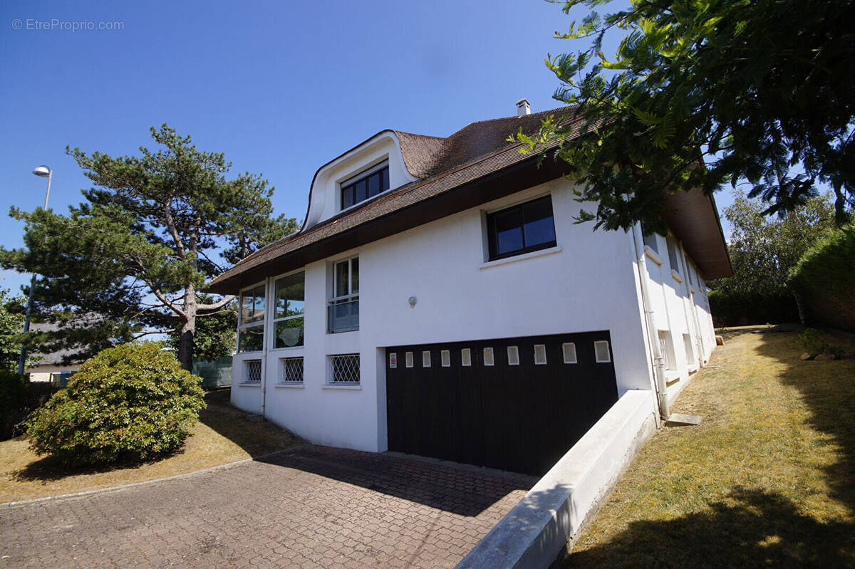 Maison à DONVILLE-LES-BAINS