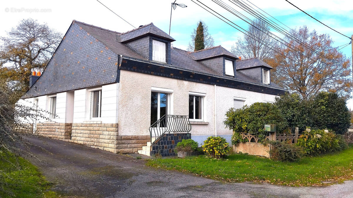 Maison 6 chambres 160m2 avec deux grandes dépendances - photo 2